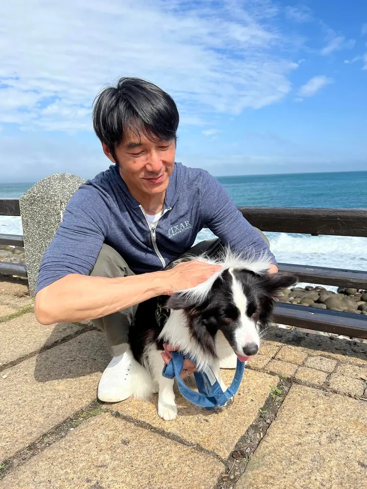 李李仁滿臉笑意地看著「小三」。翻攝自陶晶瑩臉書