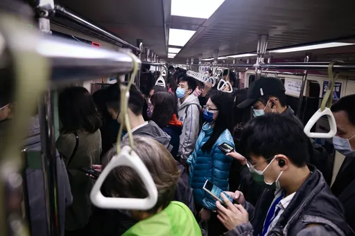 搭小黃等9大運具要戴口罩 違規罰1.5萬!可暫脫罩飲食