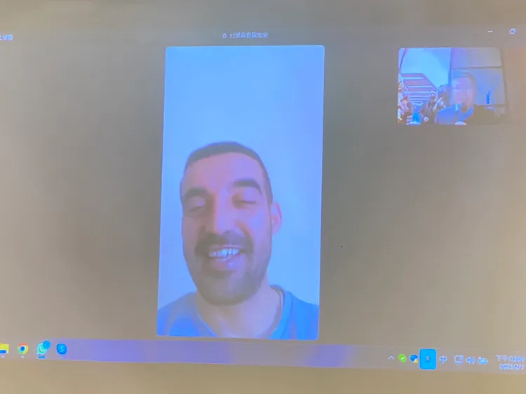 當地導遊Adan。陳怡文攝