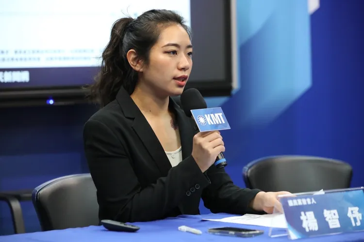 楊智伃超酸預測，蔡政府是否要提出「買蛋實名制」等大內軒手法。國民黨提供