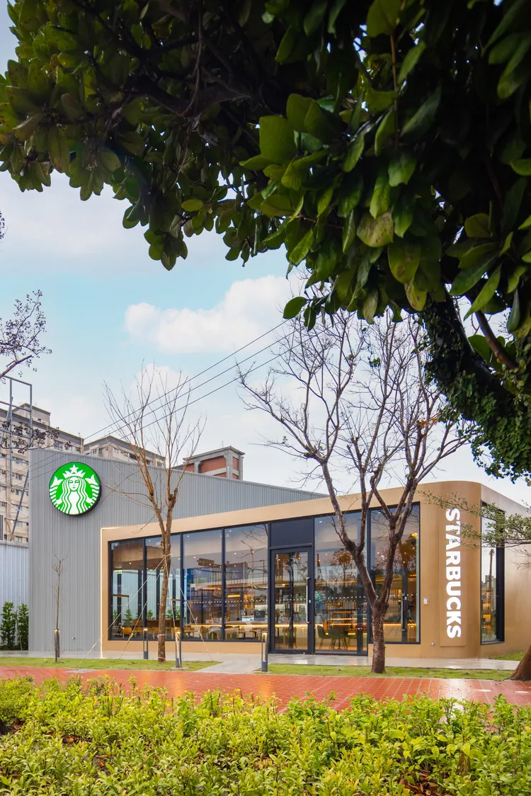 星巴克頭份中央門市。業者提供