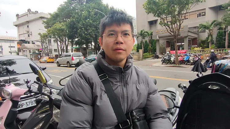 李先生說不會再繼續戴口罩了，畢竟自己確診過，且疫情也已經趨緩，就算再度確診也比較輕微。黃子騰攝