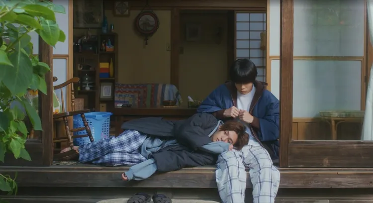 八木勇征躺在萩原利久大腿上撒嬌。MyVideo