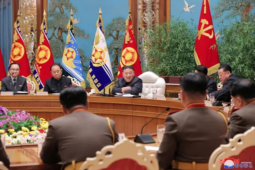 金正恩主持軍事會議　高喊擴大軍演加強備戰