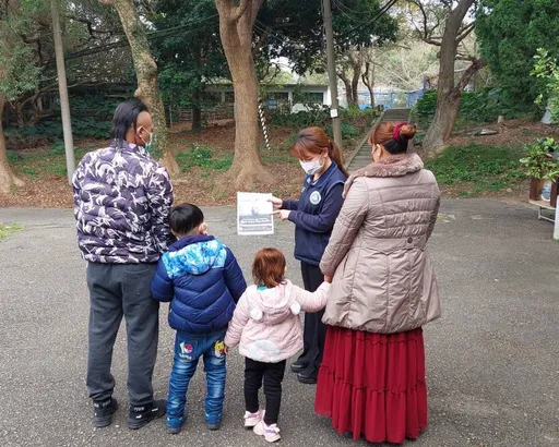 終於可以回家！移民署擴大自行到案專案　協助一家五口返國  