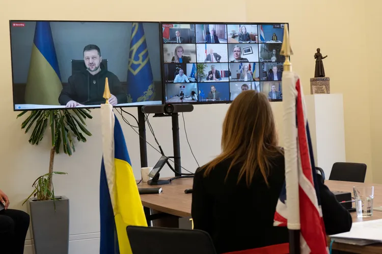 英國文化大臣佛雷塞，10日與烏克蘭總統澤連斯基等人召開視訊會議。路透社