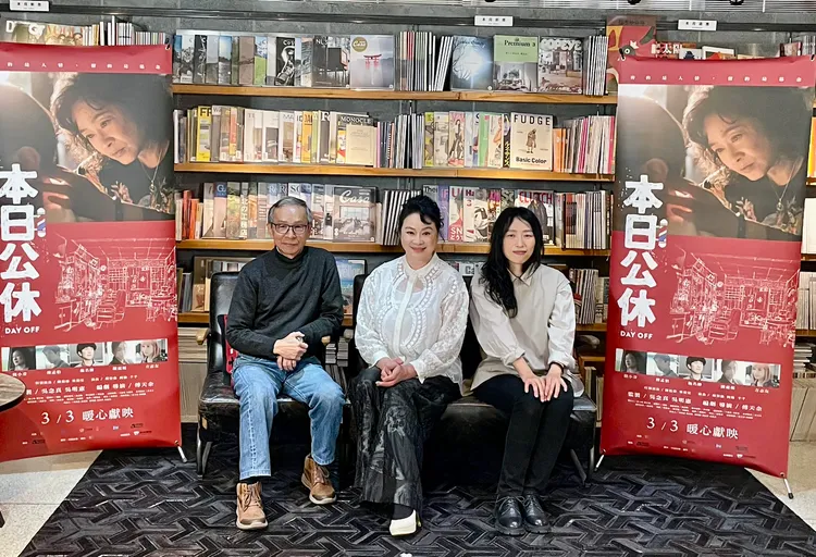 監製吳念真（左起）、金馬影后陸小芬、導演傅天余合體宣傳新片。威視提供