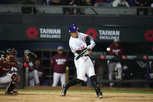 向張育成敬禮！首場自辦熱身賽就轟超大號場外全壘打　「永遠忠誠！」