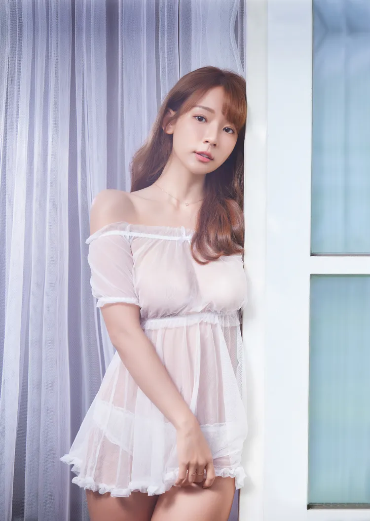 林莎透明薄紗性感無比。尖端提供