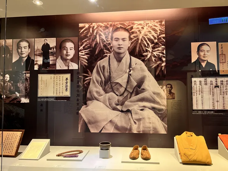 佛陀紀念館展出星雲年輕時模樣與相關文物。侯昌騰攝