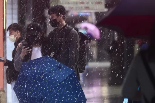 下探11°C！情人節越晚越冷　中部以北、東半部有雨要帶傘　