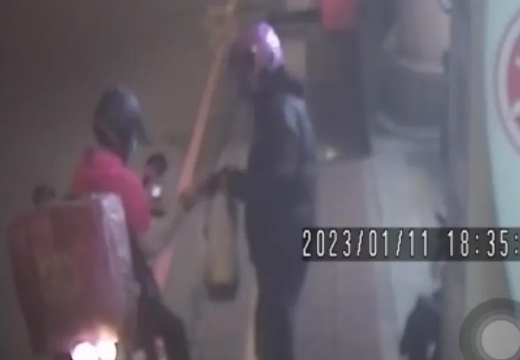 林男叫外送使用假鈔付費，外送員摸紙質有異報警。翻攝畫面