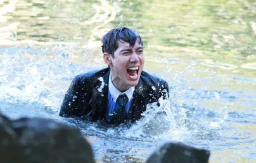 王凱過年吃胖衣服穿不下 保鮮膜裹全身禦寒