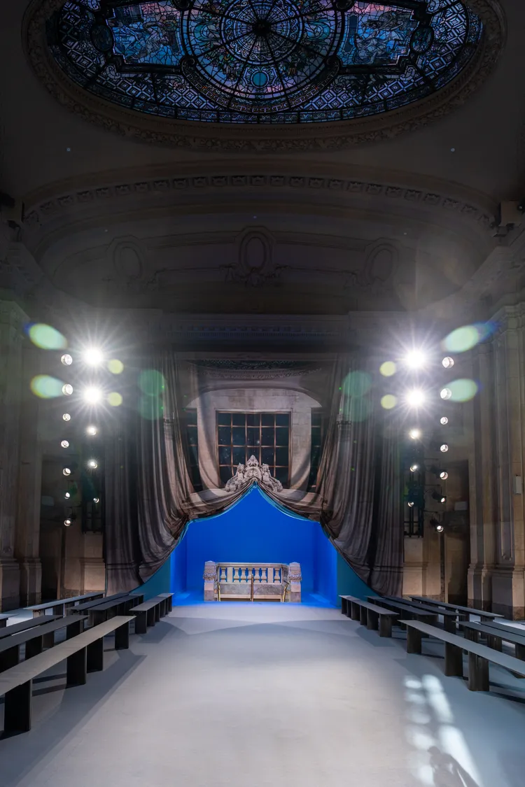 TORY BURCH秀場坐落於紐約錢伯斯街51號的古色古香建築中。品牌提供