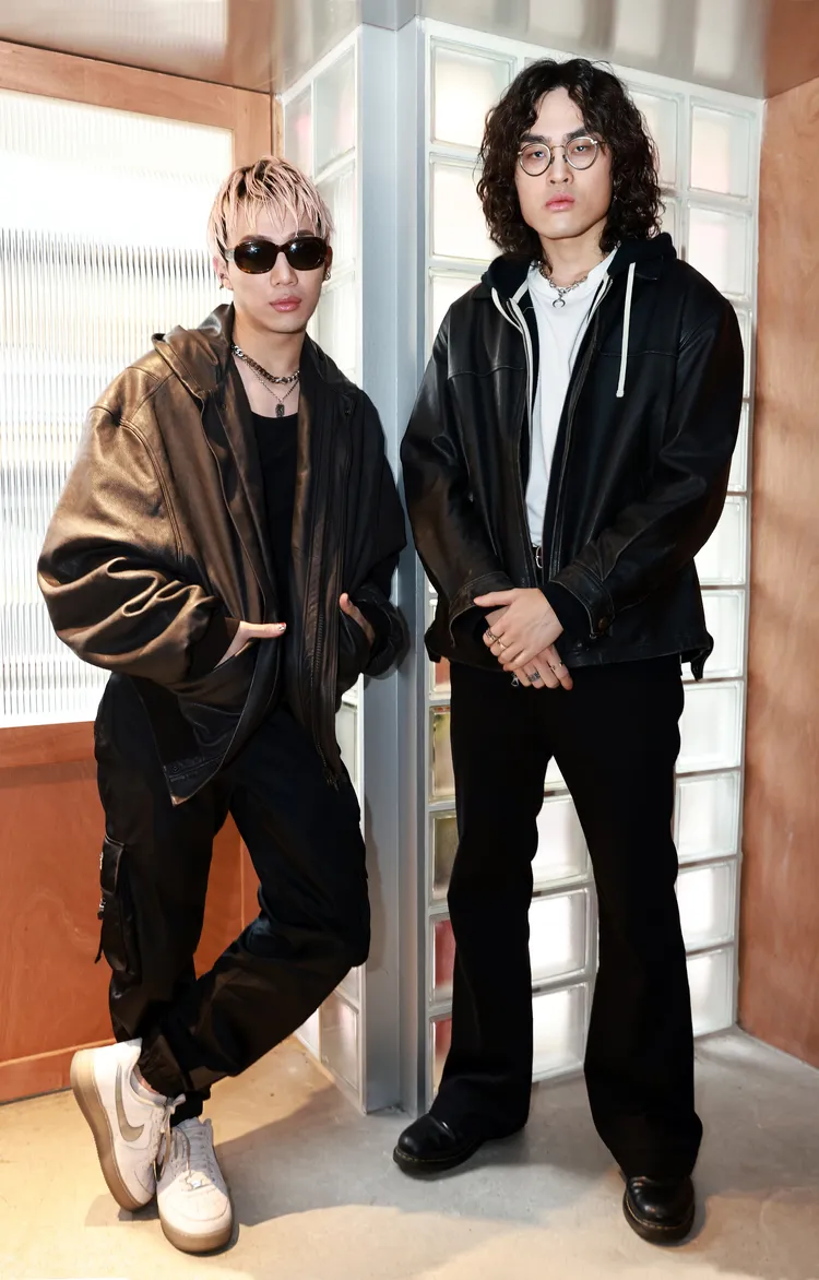 ØZI今（1日）帶著同門師弟The Crane鶴一同出席發片記者會。新樂園音樂提供