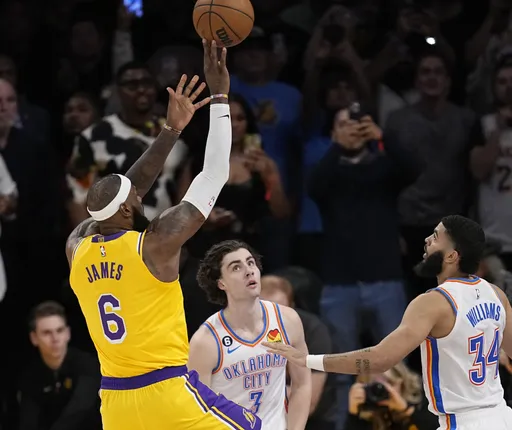 詹姆士破紀錄啦!中距離跳投命中超越賈霸38387分 成NBA史上得分王