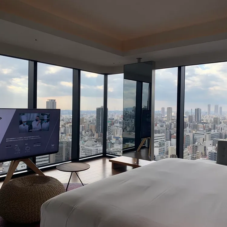 女星曾寶儀今年過50歲生日，特別飛到日本大阪豪奢酒店過生日，還體驗環球影城VIP行程，讓她相當難忘。翻攝《曾寶儀 Bowie》的粉絲頁