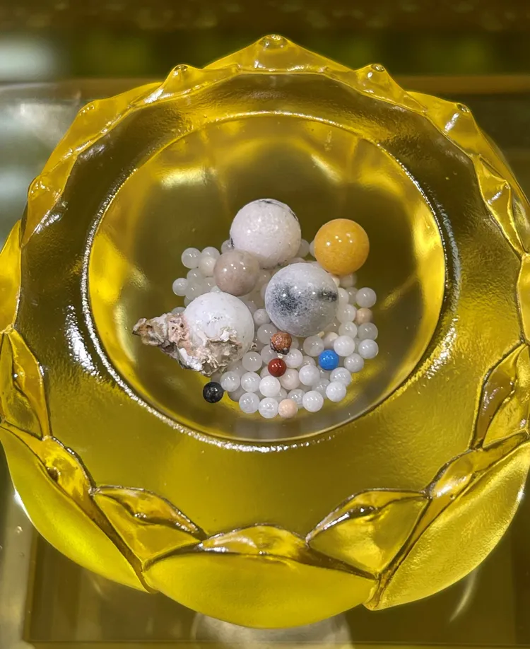 星雲大師火化燒出大量舍利子。佛光山提供