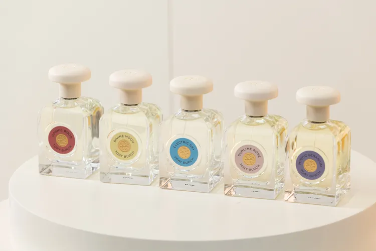 TORY BURCH夢境之粹香氛系列共有5款香氣，各10ml／900元、50ml／2650元、90ml／3750元。品牌提供