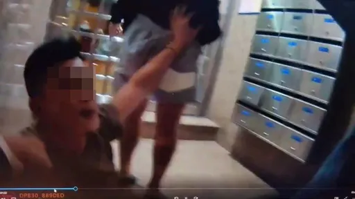 好友酒後互搥胸比肌肉　誤認打架！豬隊友衝上前大亂鬥