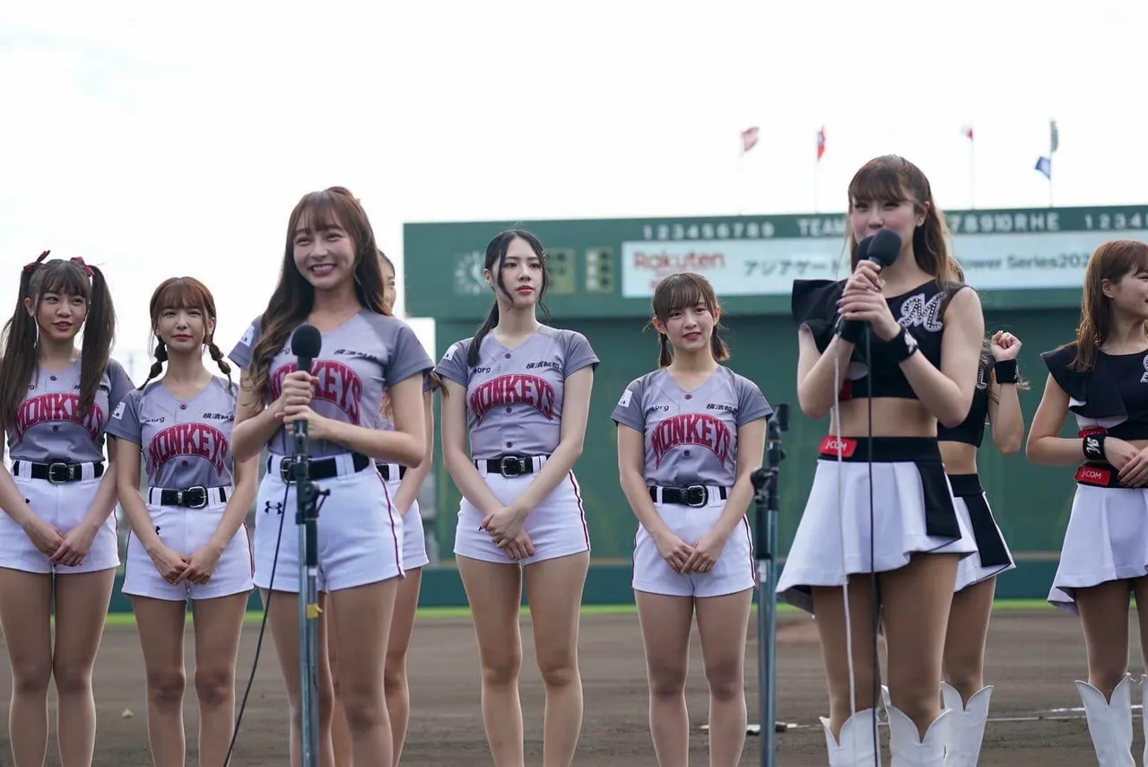乐天女孩在石垣岛引起疯狂。 翻摄Rakuten Girls脸书