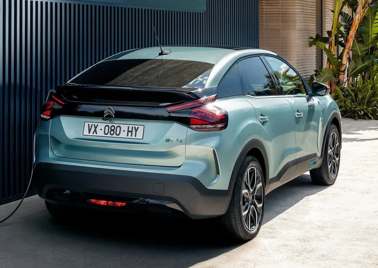 純電的Ë-C4配置134匹馬力的單馬達動力，並具備350公里的最高續航里程。原廠照片