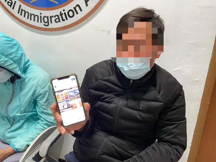 失聯移工遭查獲後轉發專案訊息給友人。專勤隊提供