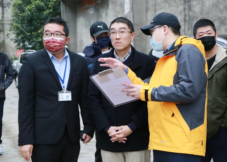 謝國樑視察台肥基隆廠。翻攝畫面