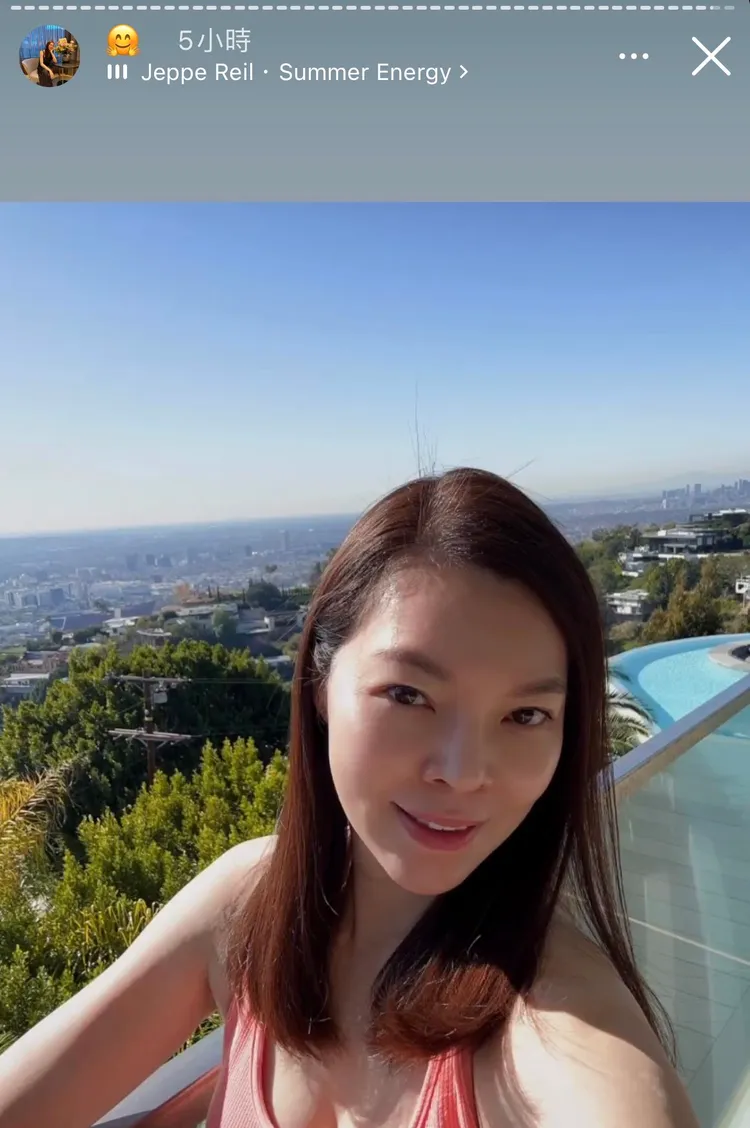 曾馨瑩秀辣照，連帶放送豪宅周遭的廣闊風光。翻攝hsin_ying_tseng IG