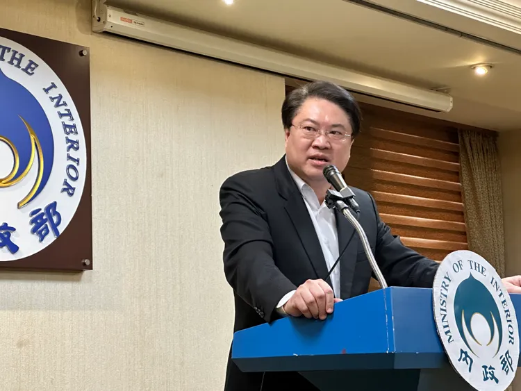 林右昌今召開上任內政部長後的首場記者會。潘袁詩羽攝