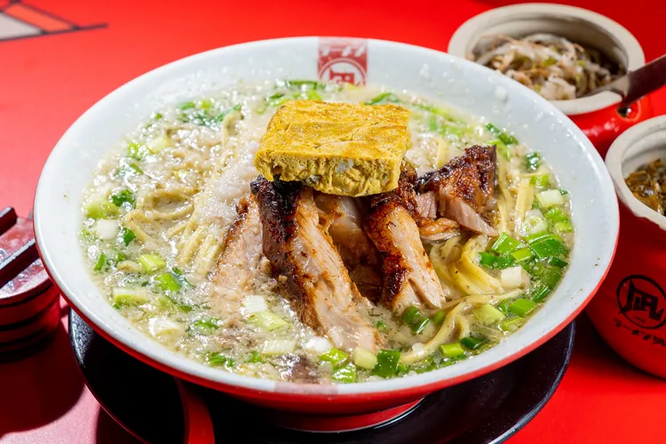 Nagi十週年特別王將經典台灣小吃蚵仔煎化身濃郁拉麵。業者提供
