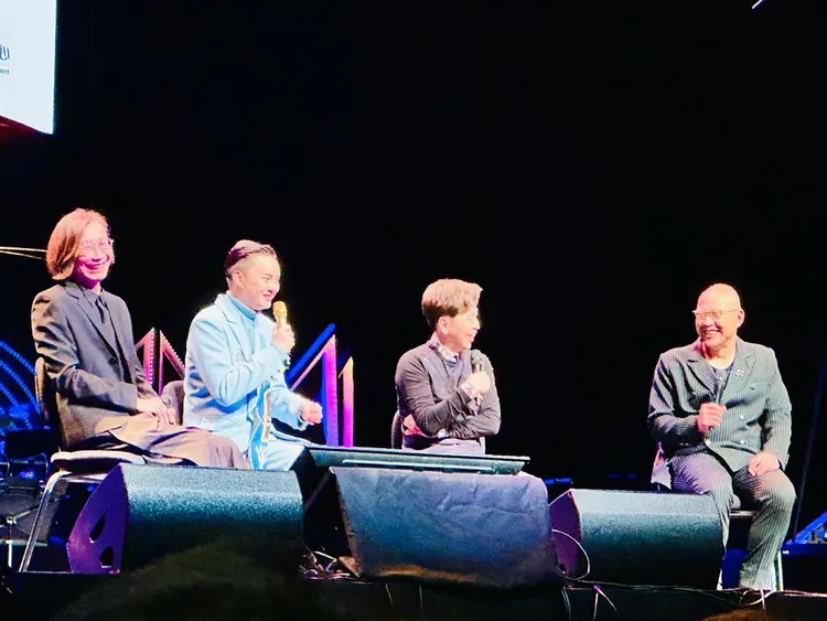 許富凱（左二）昨在高雄舉辦大玩樂家2—《洪一峰×簡文彬×許富凱跨樂衛武營音樂會》。讀者提供