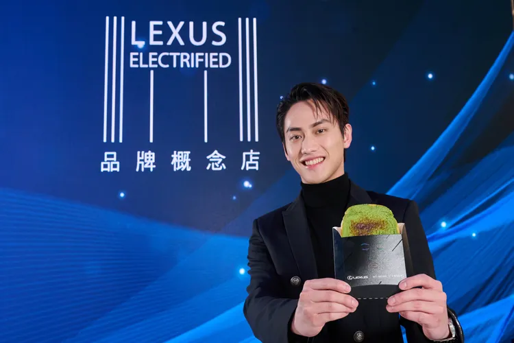 本次活動范少勳品嚐了概念店限定販售、有奶酥界愛馬仕之稱的「正面奶酥」抹茶口味。業者提供