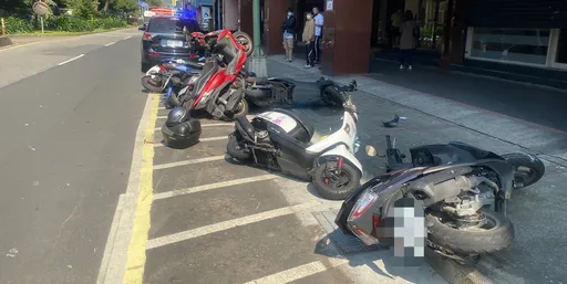 酒驾男冲停车格连扫9车　无辜男女机车双载被当保龄球瓶