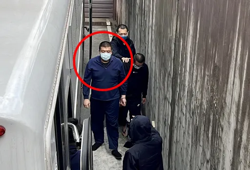 求職詐騙虐死3人！主嫌「茶董」出庭囂張嗆法官　檢察官一句話讓他縮了