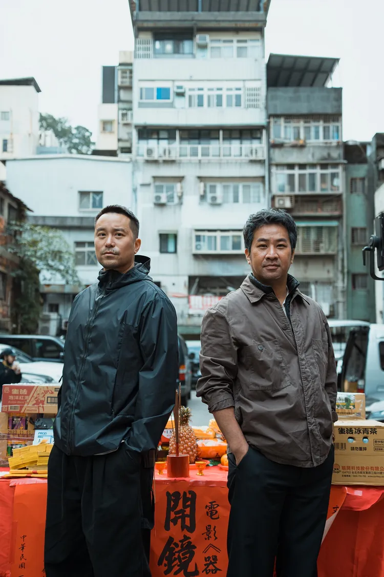 張孝全（左）、黃健瑋參與開鏡。華映娛樂提供
