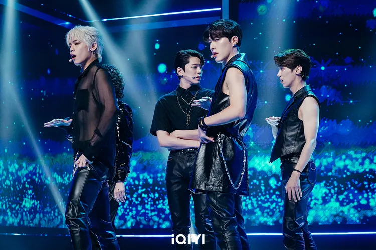 金旻奎（中）戲裡歌唱跳舞親自上陣。愛奇藝國際站提供