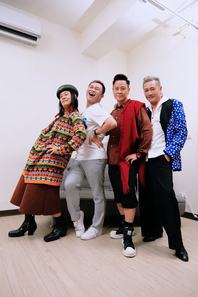 草蜢與那那大師在網路節目上開心互動。小鋼砲娛樂提供