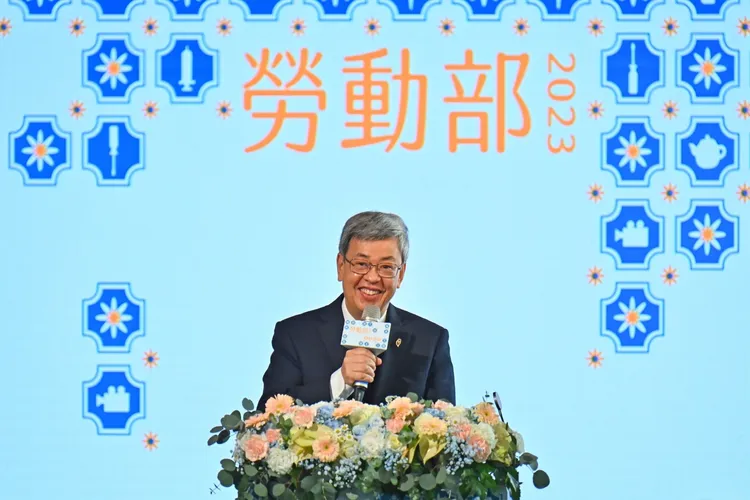 陳建仁感謝各行各業勞工朋友共同繳出亮麗的經濟成績。行政院提供