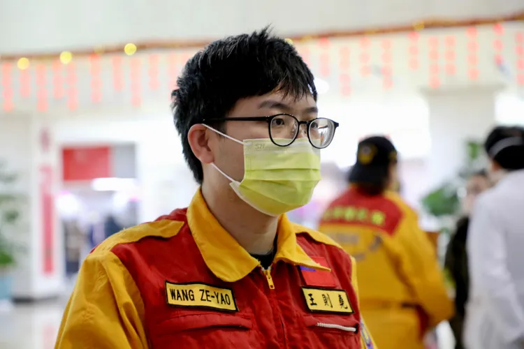 第一梯出發的主治醫師王則堯。北榮提供