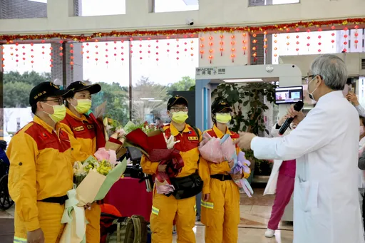 土耳其救災隊的天使！北榮熱血醫護回家了　院長抱抱高喊：台灣之光