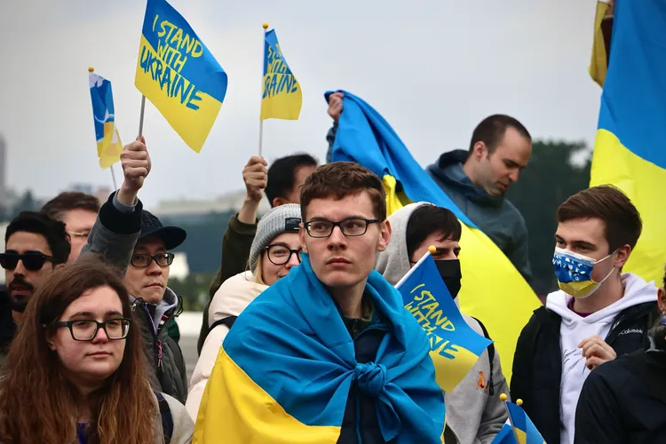 台灣烏克蘭陣線今天下午在台北自由廣場舉辦大型聲援活動。林林攝