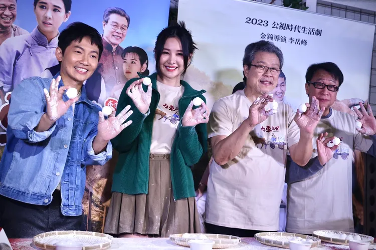 蔡昌憲（左起）、安心亞、楊烈和游安順今出席元宵節宣傳活動。林林攝