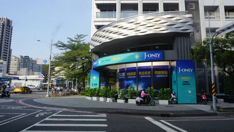 去年左營高挑特區相對前年房價年增16%。葉家銘攝