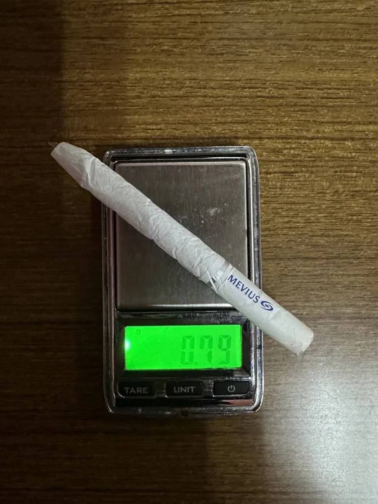 警方查獲唐男持有的K菸。新北市保大提供