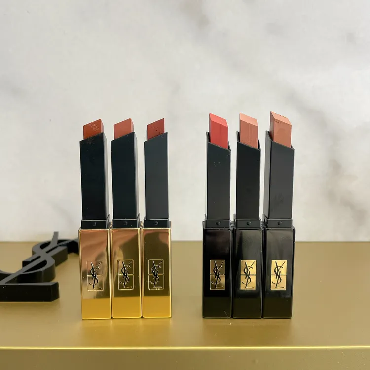 YSL替奢華緞面絲絨唇膏和奢華緞面絨霧唇膏各推出3款赤戀摩洛哥色選，各1550元。張家玲攝