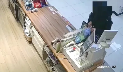 爱心捐款箱遭窃!超商女贼「竹筷夹千钞」 竟心虚再投铜板