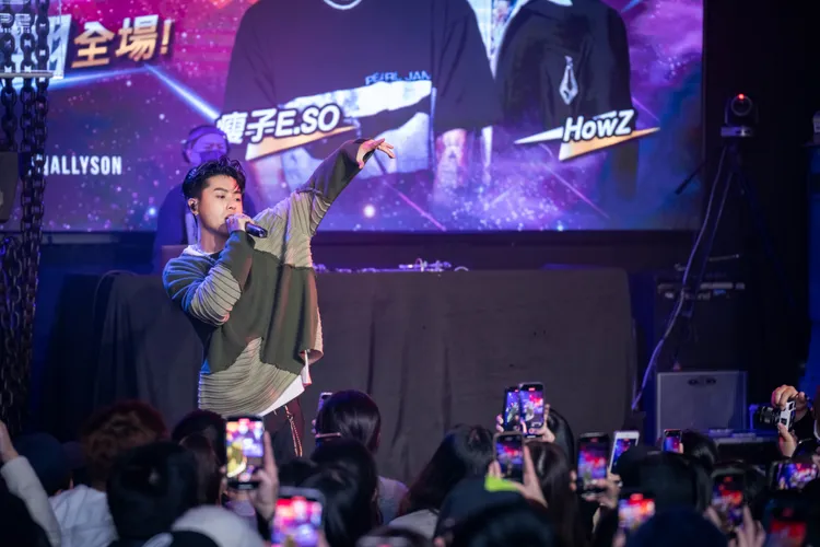 HowZ深情演唱《晚安》。TOYOTA Taiwan提供
