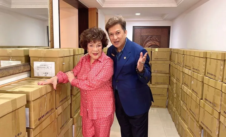 阿姑（左）和李朝永依舊恩愛。資料照片