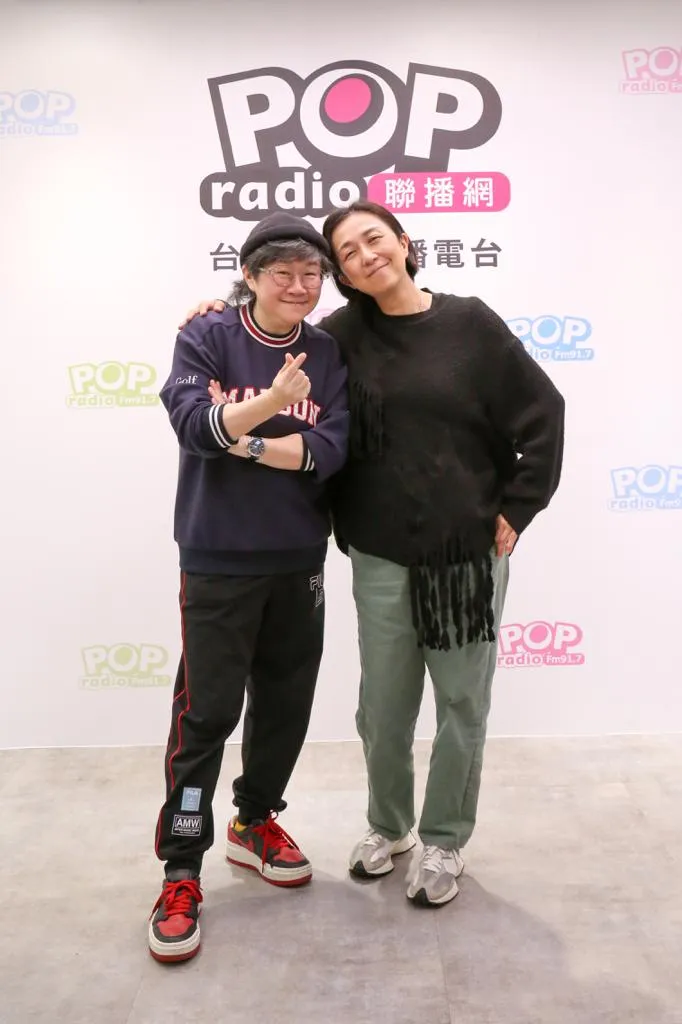 黃韻玲在toto主持之下侃侃而談。POP Radio提供